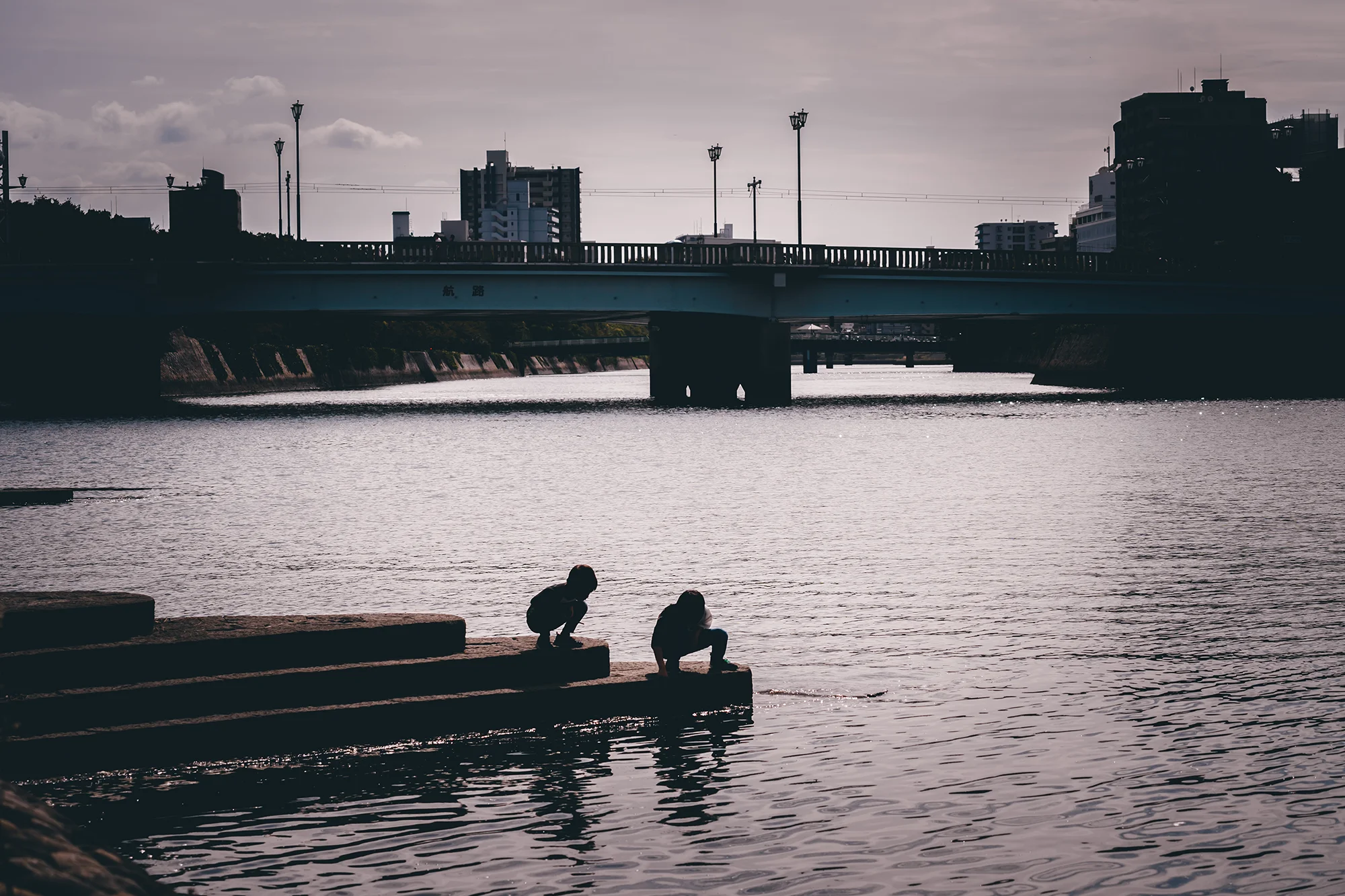 広島を拠点にWebサイトの構築や紙媒体、映像などの制作を行っている会社です